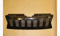 Решетка радиатора верхняя Cherokee с черными вставками (Черная Жемчужина)
