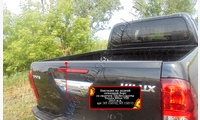 Накладка на задний откидной борт со скотчем 3М Toyota Hilux 2015-