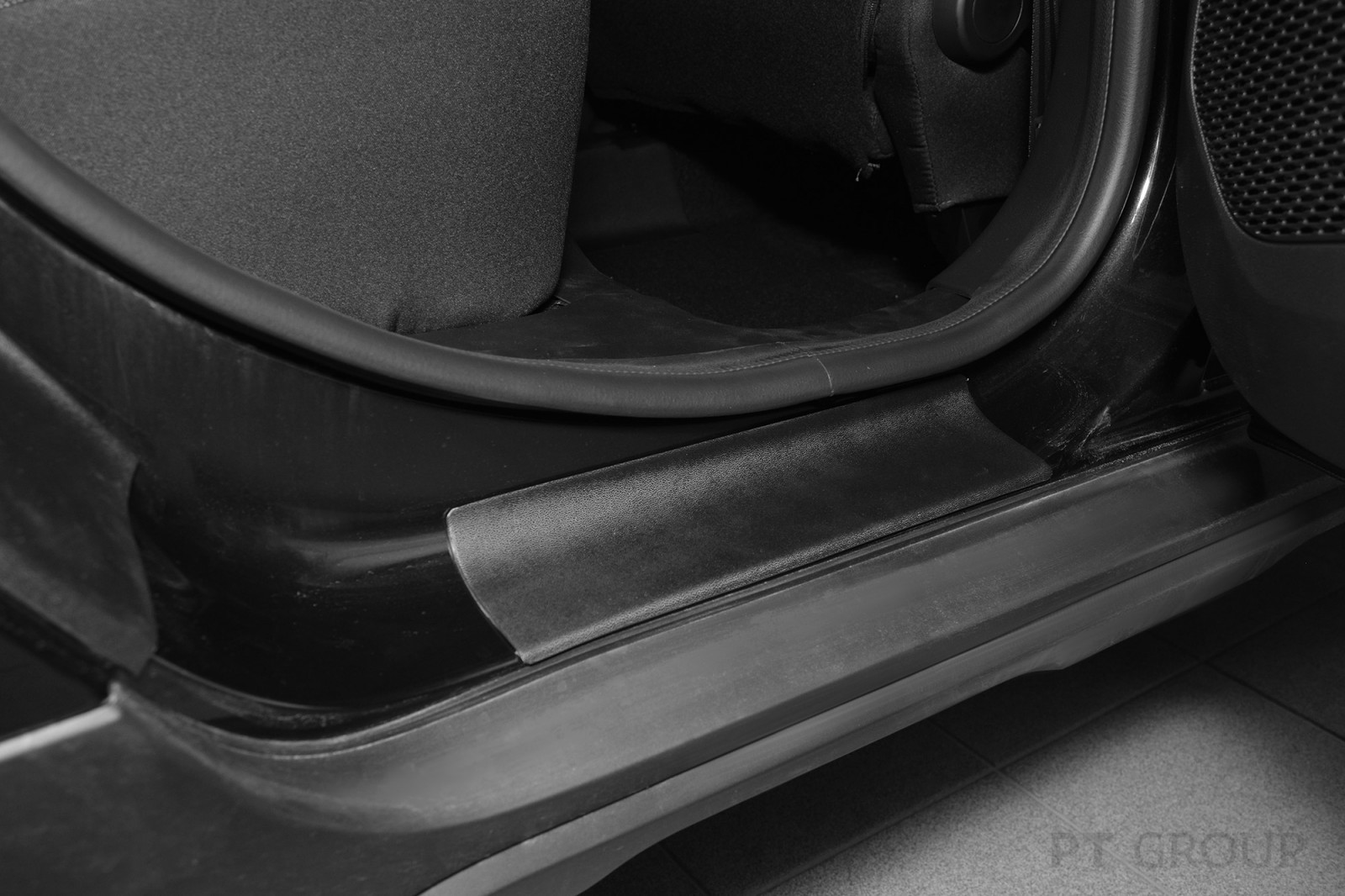 Накладки в проёмы задних дверей (ABS) (2шт) Дастер 2021-