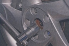 Приводу (ШРУСы) передних колес Рено Дастер (снятие и установка)