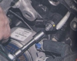 Датчик детонации двигателя Рено Дастер (Renault  Duster)