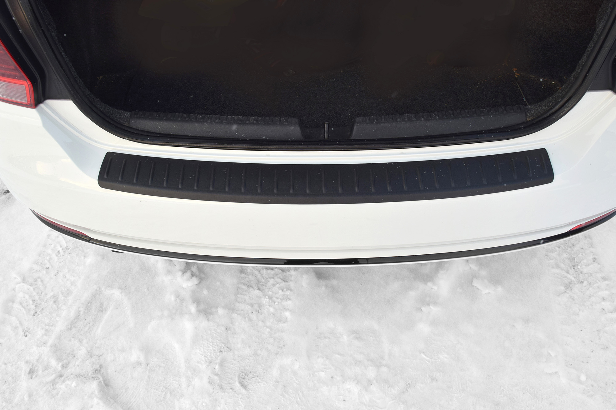 Накладка на задний бампер Volkswagen Polo 2015-2020 (черное тиснение, ABS)